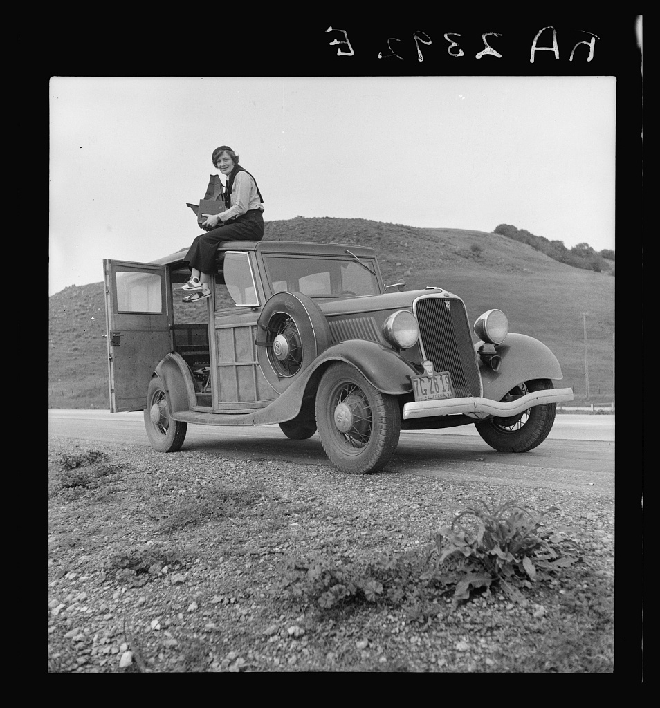 Dorothea Lange in 1936 in California. Photo: Dorothea Lange/Library of Congress.